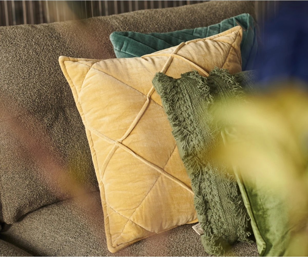 Unique Living Sierkussen Doutzen - Velvet - Geel - 45 X 45 Cm (BxH) 4 Unique Living Sierkussen Doutzen - Velvet - Geel - 45 X 45 Cm (BxH) - Afbeelding 4