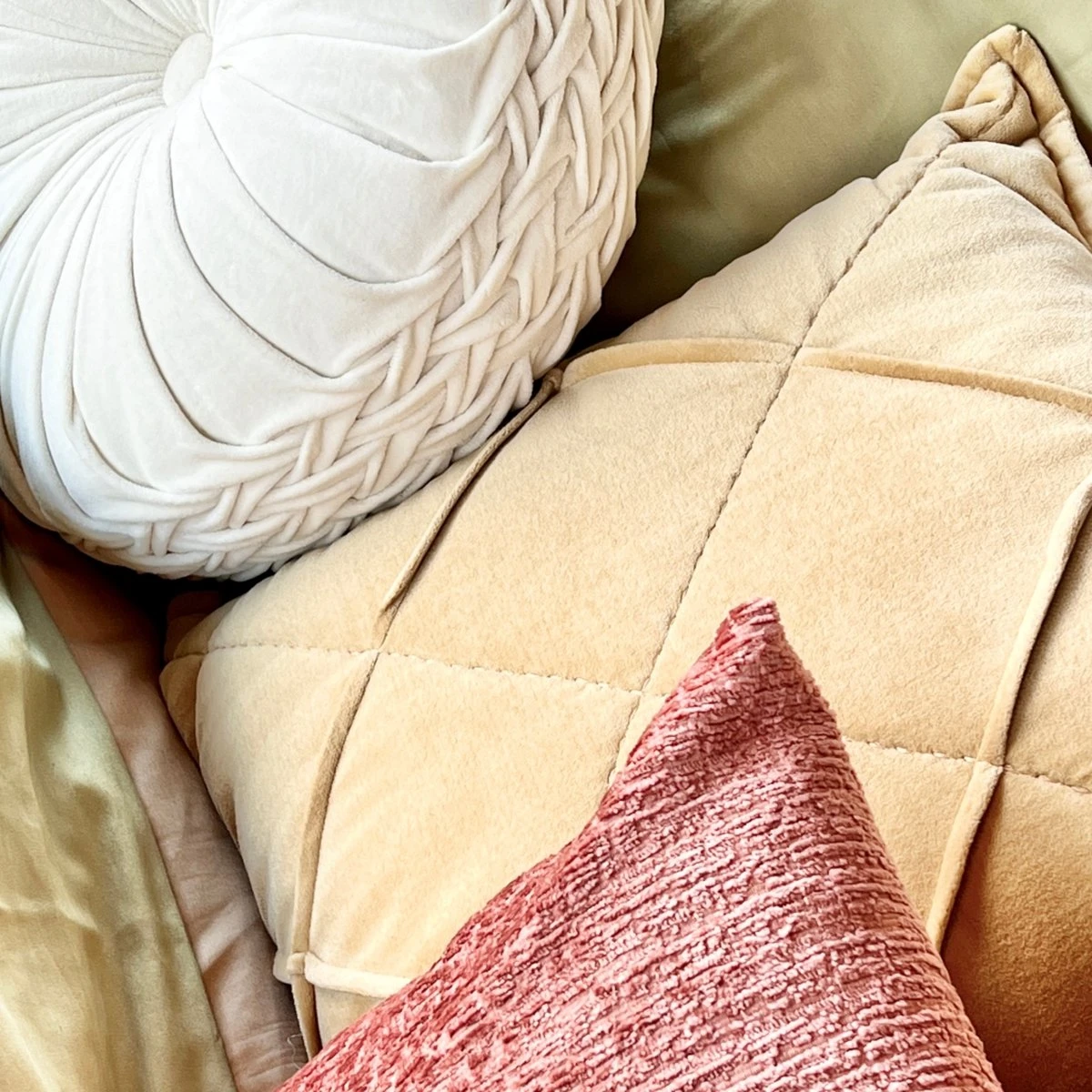 Unique Living Sierkussen Doutzen - Velvet - Geel - 45 X 45 Cm (BxH) 2 Unique Living Sierkussen Doutzen - Velvet - Geel - 45 X 45 Cm (BxH) - Afbeelding 2