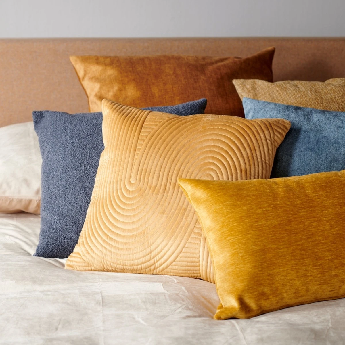 Unique Living Sierkussen Alette - Polyester - Geel - 45 X 45 Cm (BxH) 3 Unique Living Sierkussen Alette - Polyester - Geel - 45 X 45 Cm (BxH) - Afbeelding 3