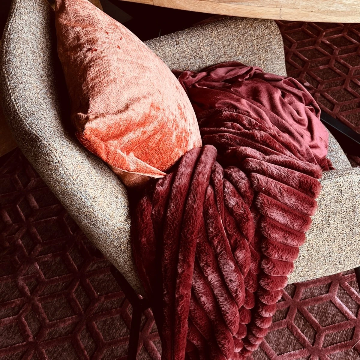 Unique Living - Plaid Peppe Rood - Polyester Zwart - 0x150x200cm (hxbxd) 3 Unique Living - Plaid Peppe Rood - Polyester Zwart - 0x150x200cm (hxbxd) - Afbeelding 3