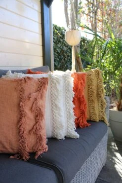 Unique Living Sierkussen - Boho Franjes Wit 19 Unique Living Sierkussen - Boho Franjes Wit -Unique Living 800x1200 25