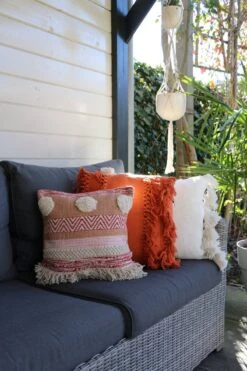 Unique Living Sierkussen - Boho Franjes Terracotta 8 Unique Living Sierkussen - Boho Franjes Terracotta -Unique Living 800x1200 29