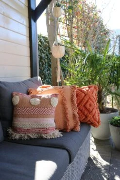 Unique Living Sierkussen - Boho Franjes Perzik 10 Unique Living Sierkussen - Boho Franjes Perzik -Unique Living 800x1200 3