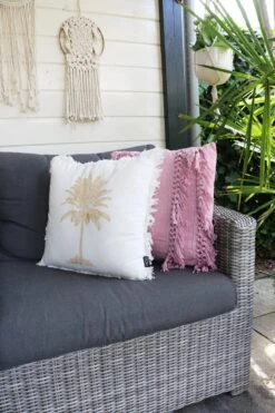 Unique Living Sierkussen - Boho Franjes Roze 7 Unique Living Sierkussen - Boho Franjes Roze -Unique Living 800x1200 7