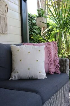 Unique Living Sierkussen - Boho Franjes Roze 9 Unique Living Sierkussen - Boho Franjes Roze -Unique Living 800x1200 9